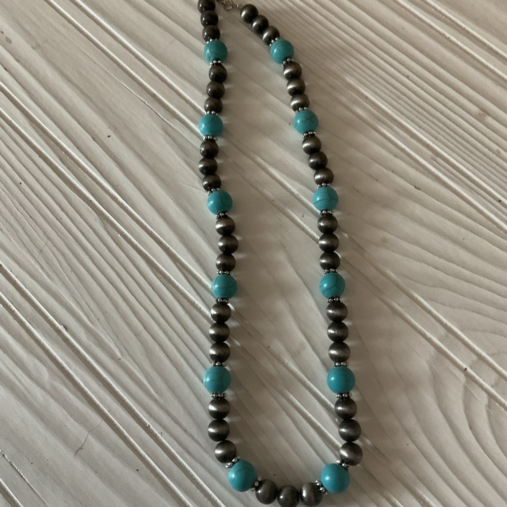 Turquoise beaded necklace 18 inch chain - Picture 2 of 2